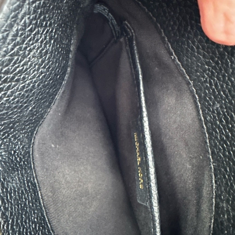 904. MICHAEL KORS mini tote bucket bag black. - Picture 3 of 9